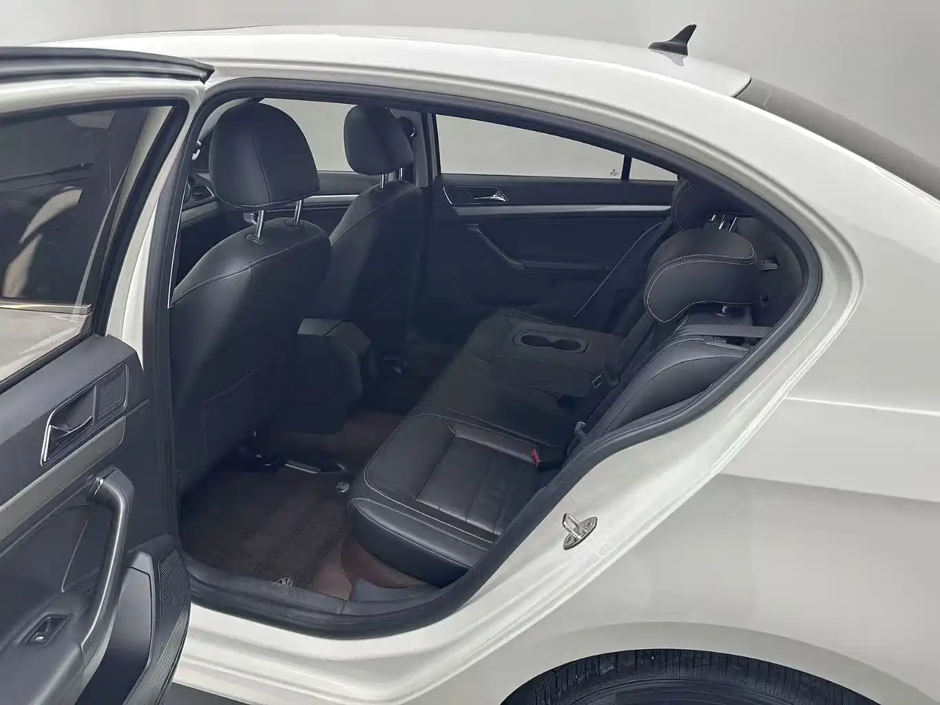 Volkswagen Lavida 2017 1.6L Manual Comfort Edition фото 6