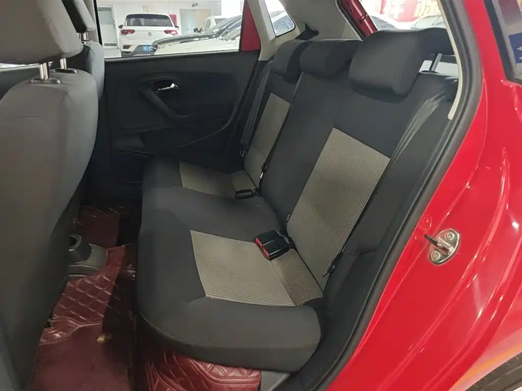Volkswagen Polo 2016 1.4L Automatic Trend фото 17