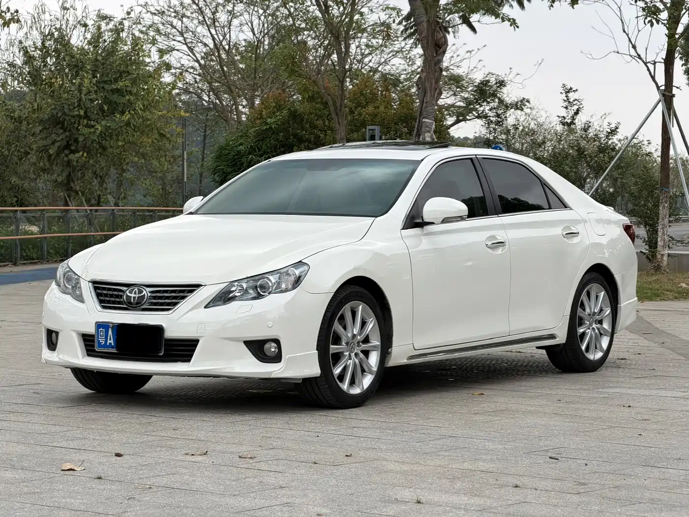 Toyota Reiz 2010 3.0V Style Flagship Navigation Edition