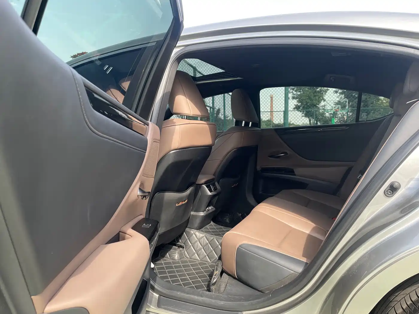 Lexus ES 2022 200 Excellence Edition фото 7