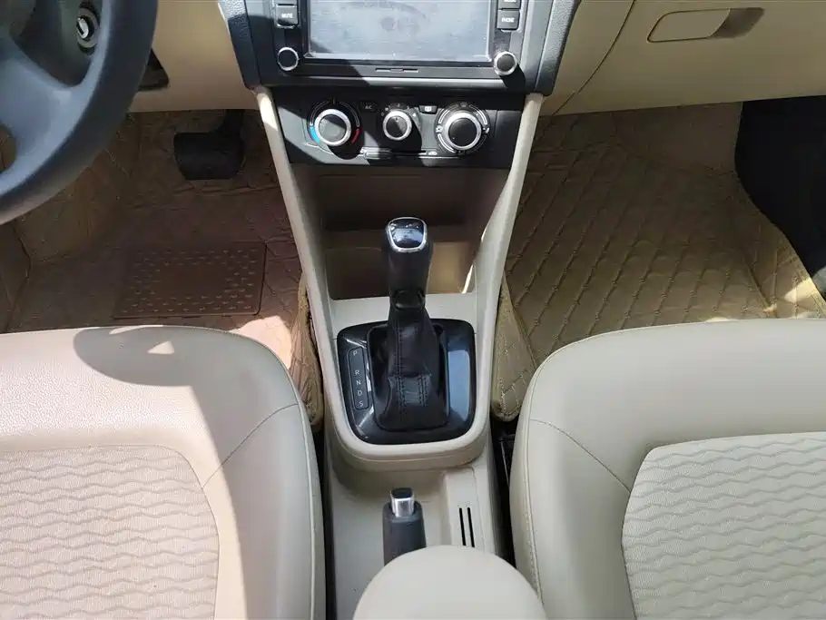 Škoda Rapid 2013 1.6L Automatic Smart Selection фото 16