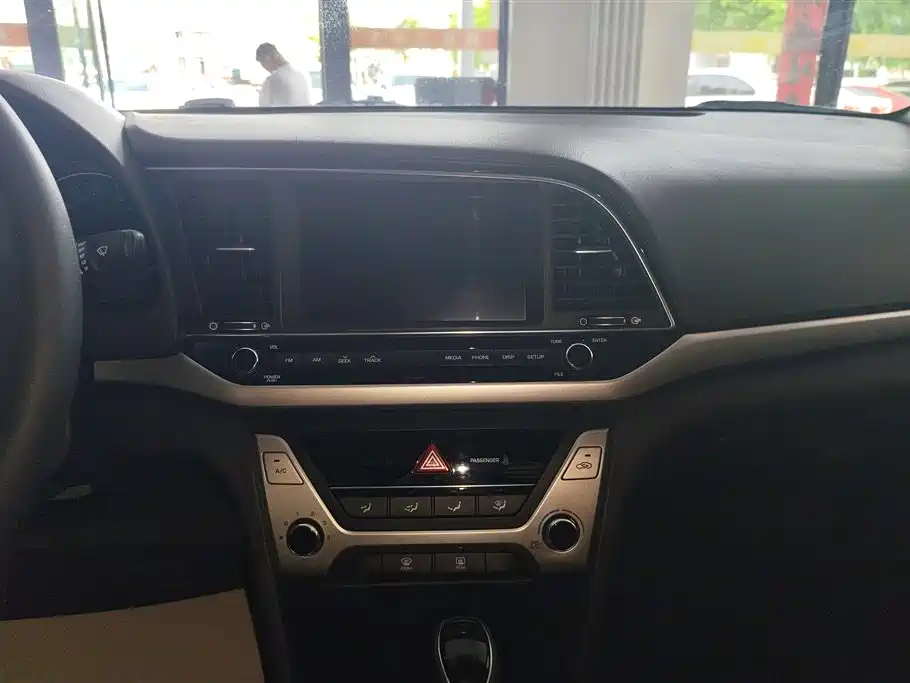 Hyundai Elantra 2016 Model 1.6L Automatic Smart Elite фото 13
