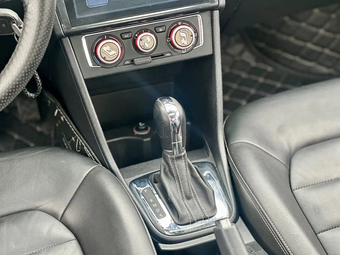 Volkswagen Jetta 2015 1.6L Automatic Luxury фото 40