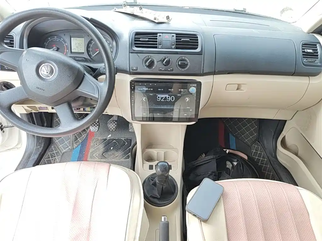 Škoda Fabia 2014 1.4L Manual Crystal Edition фото 13
