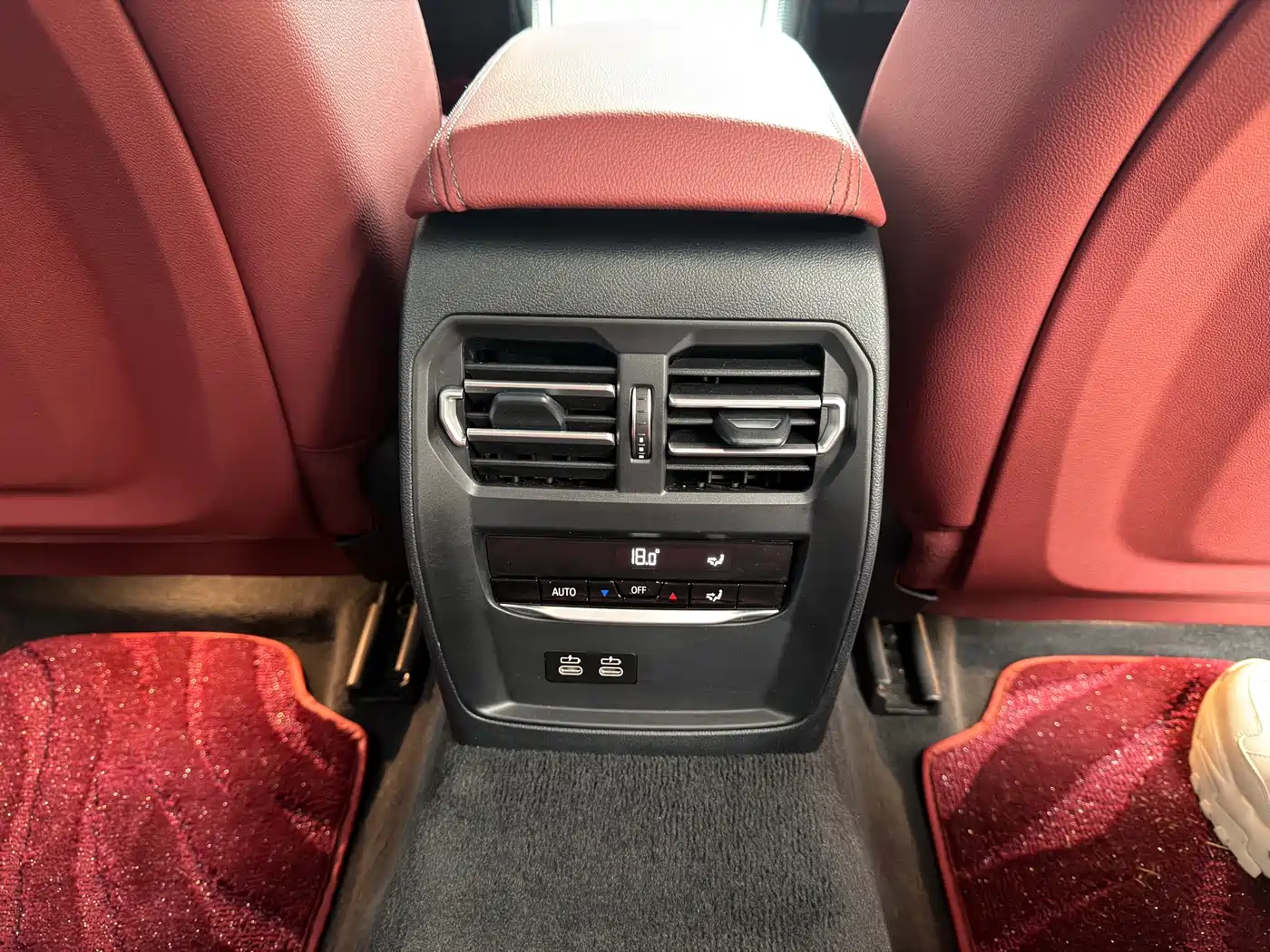 BMW 3 Series 2023 325i M Sport Black Night Package фото 16