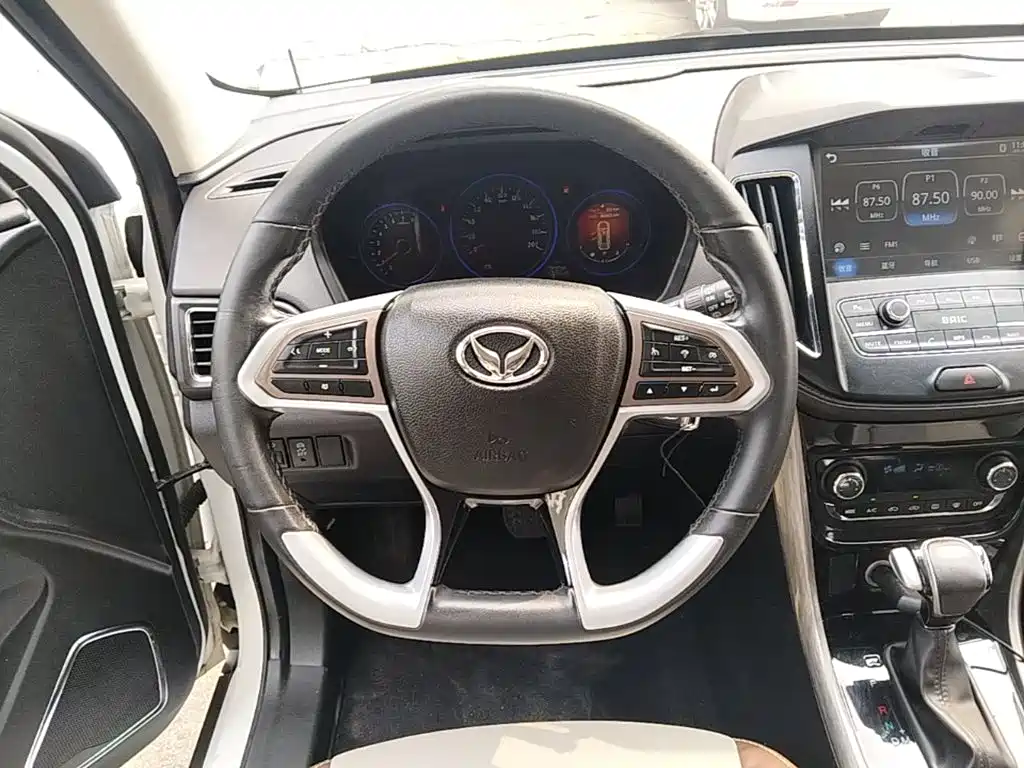 BAIC Huansu S5 2018 2017 1.3T CVT Luxury