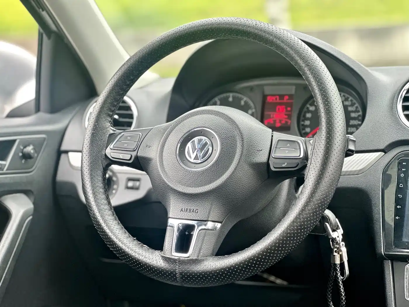 Volkswagen Jetta 2015 1.6L Automatic Luxury фото 39