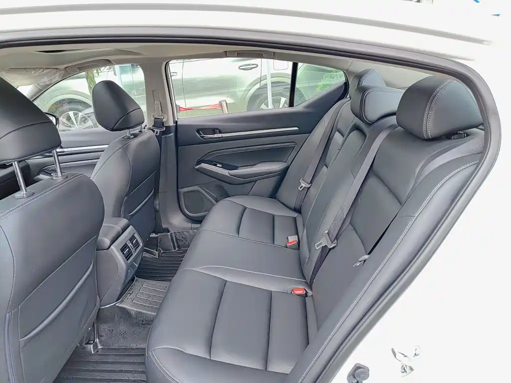 Photo 8 - Nissan Teana