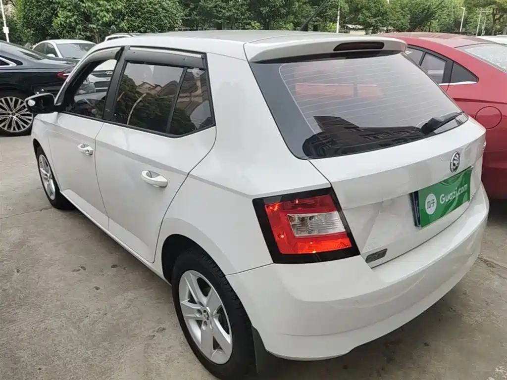 Škoda Fabia 2016 1.4L Automatic Car Enjoy Edition фото 5
