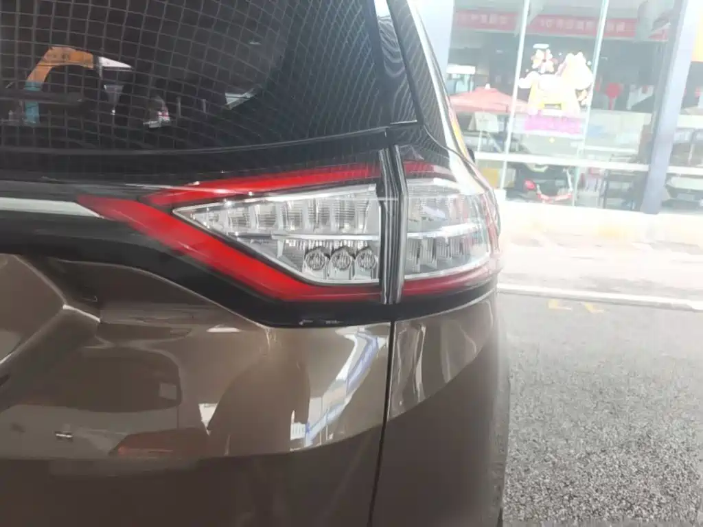 Фото 8 - Ford Edge
