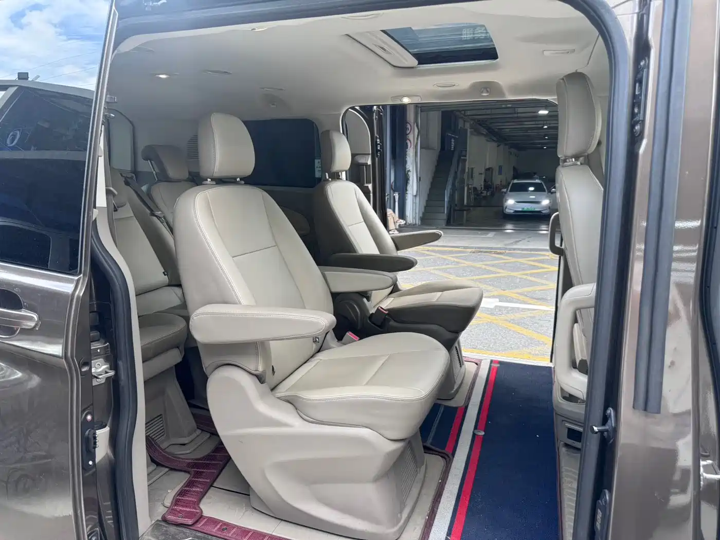 Ford Tourneo 2017 2.0T Automatic Smart Elite Edition фото 13