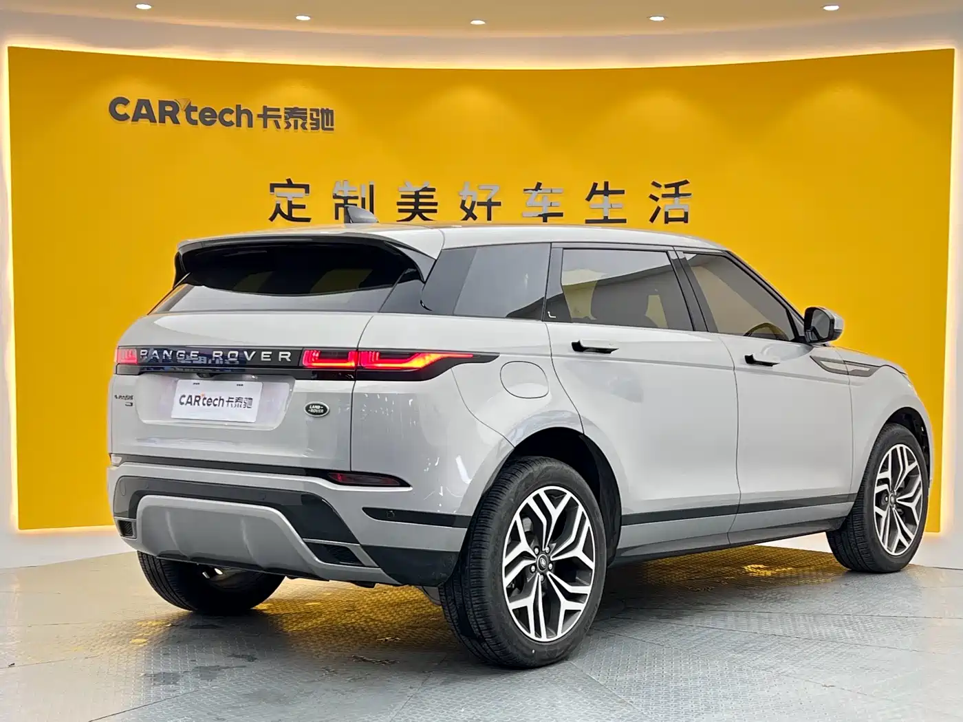 Land Rover Range Rover Evoque New Energy 2022 Range Rover Evoque L P300e Plug-in Hybrid фото 30