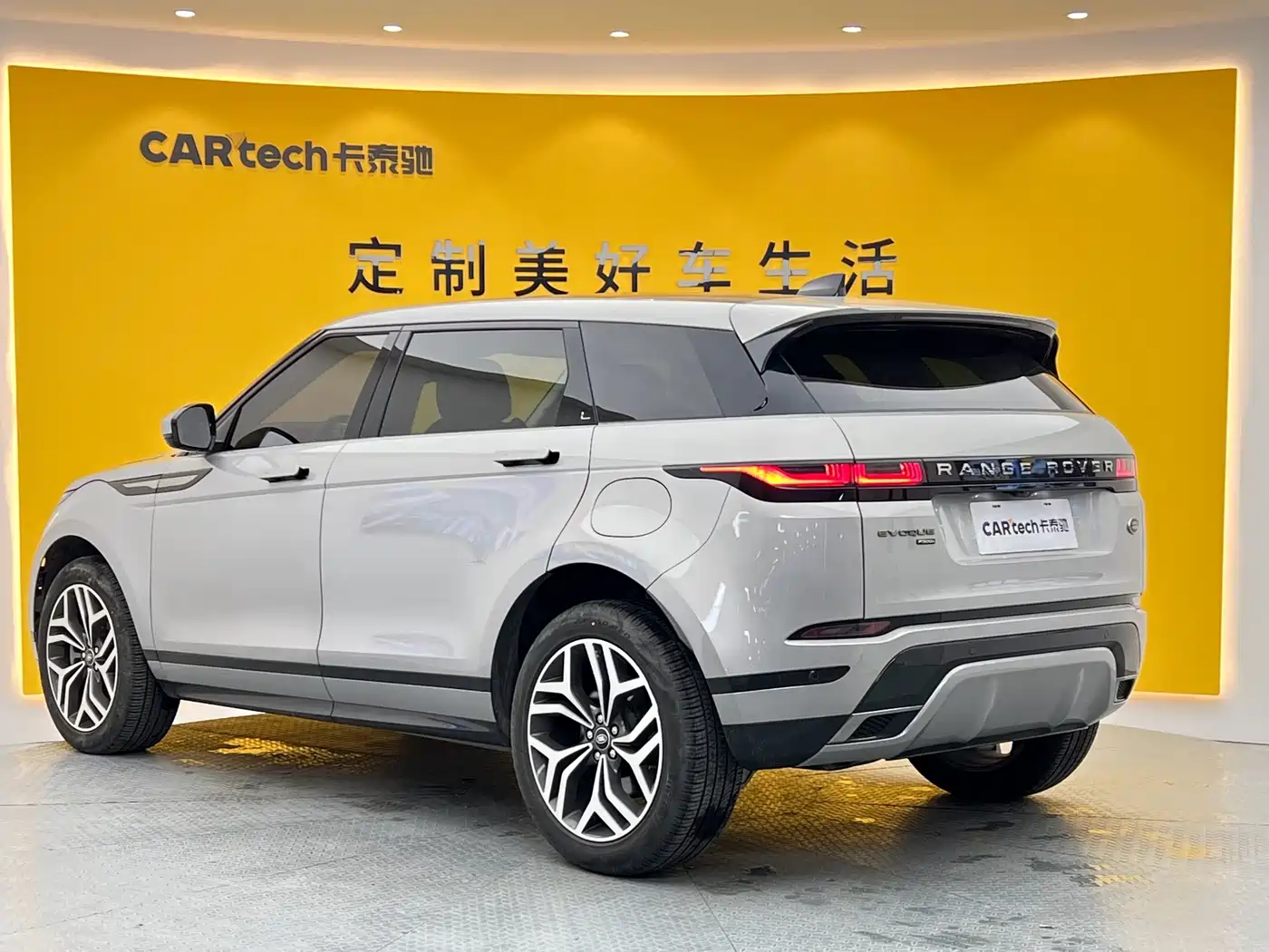 Land Rover Range Rover Evoque New Energy 2022 Range Rover Evoque L P300e Plug-in Hybrid фото 28