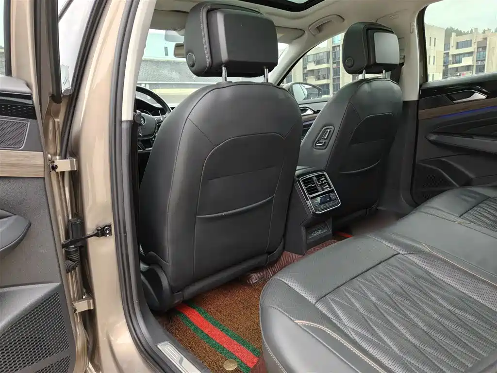 Volkswagen Passat 2019 330TSI Luxury Edition China VI фото 19