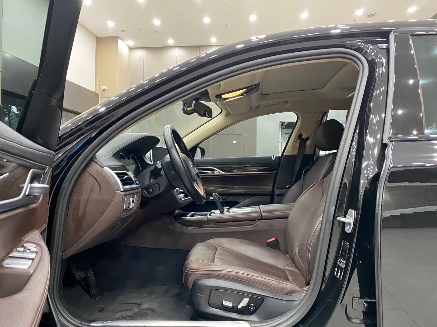 BMW 7 Series 2017 730Li Leading Edition фото 5