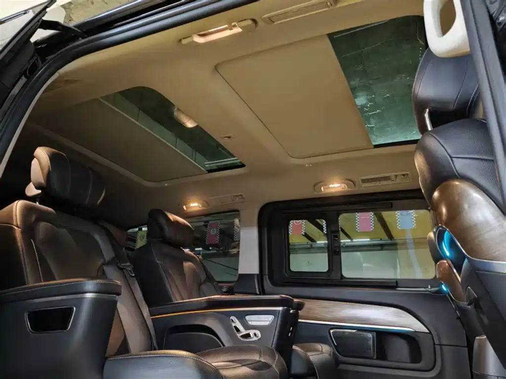 Mercedes-Benz V-Class 2020 Model V 260 L Long Wheelbase Luxury фото 19