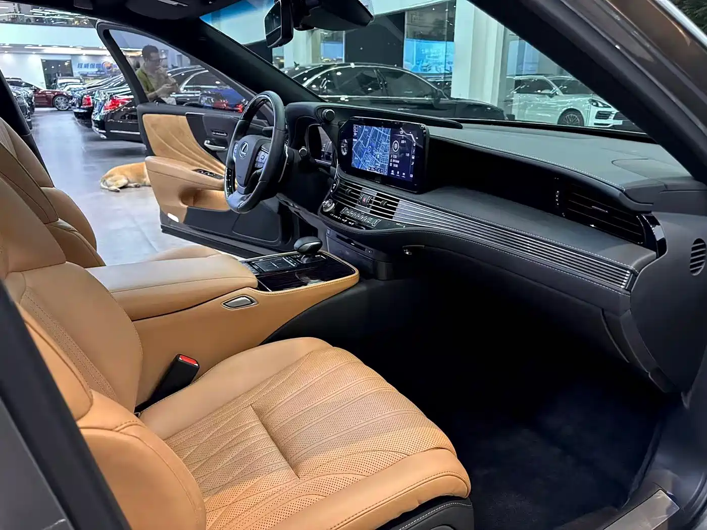Lexus LS 2021 500h Luxury Edition фото 9