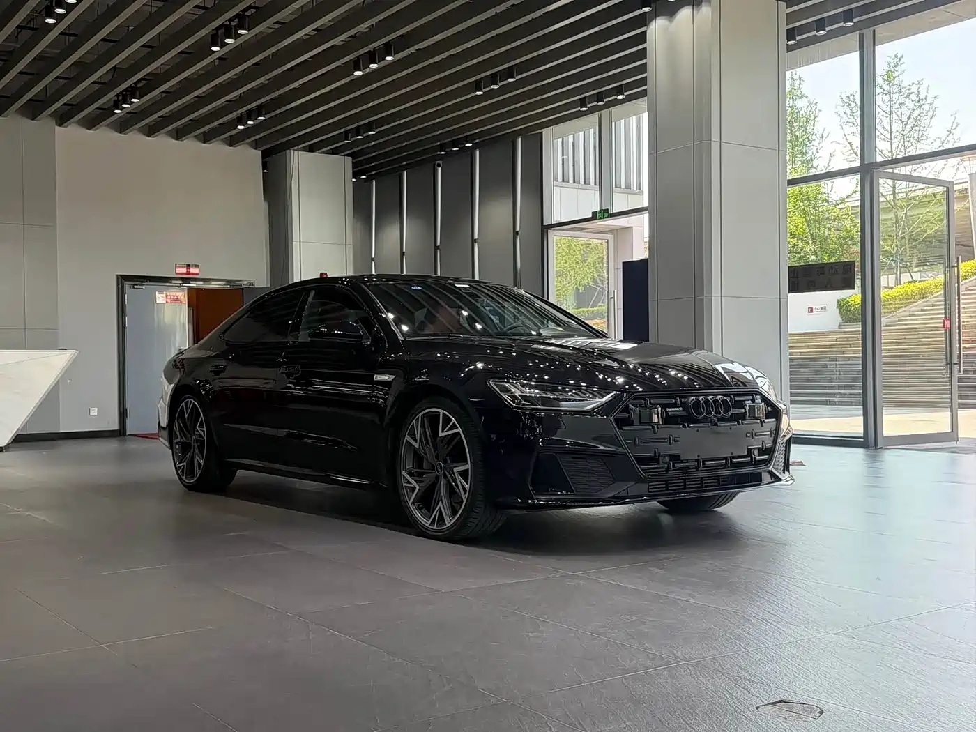 Audi A7L 2024 45 TFSI quattro S-line Black Warrior Edition фото 3