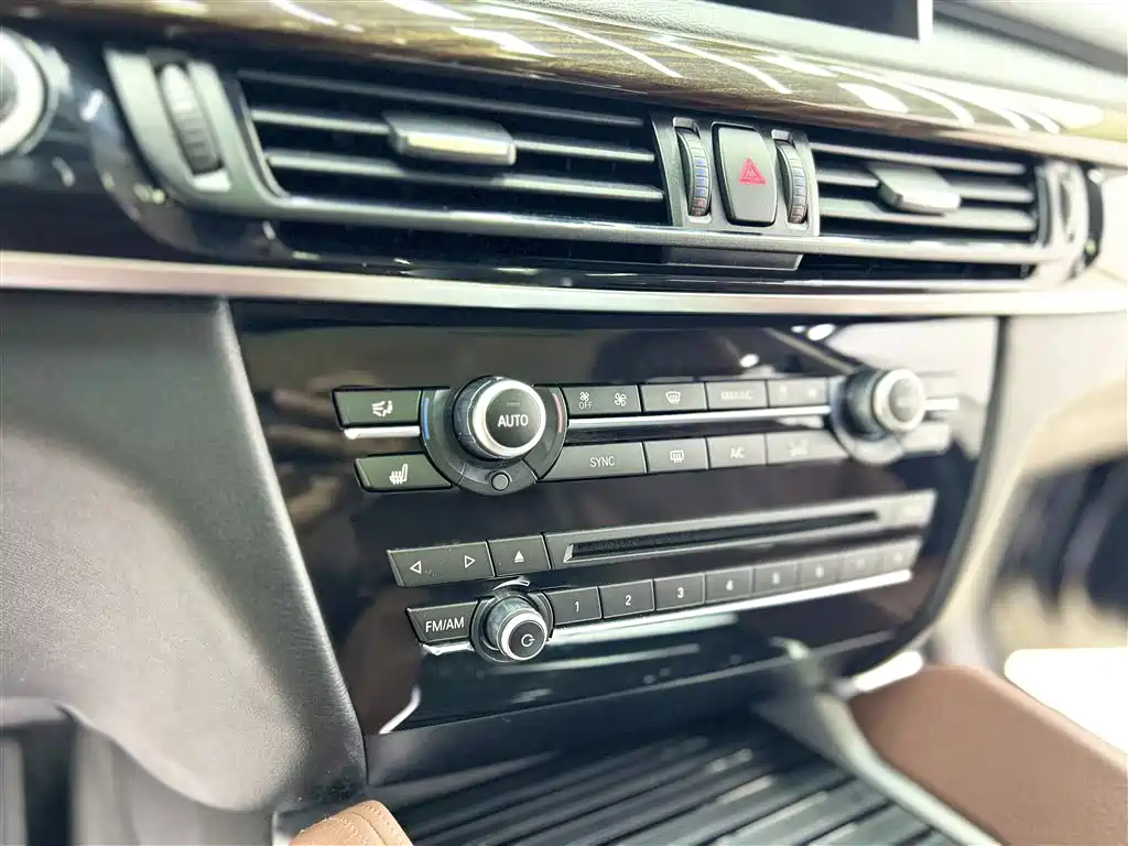 BMW X6 2015 xDrive35i Luxury Model фото 15