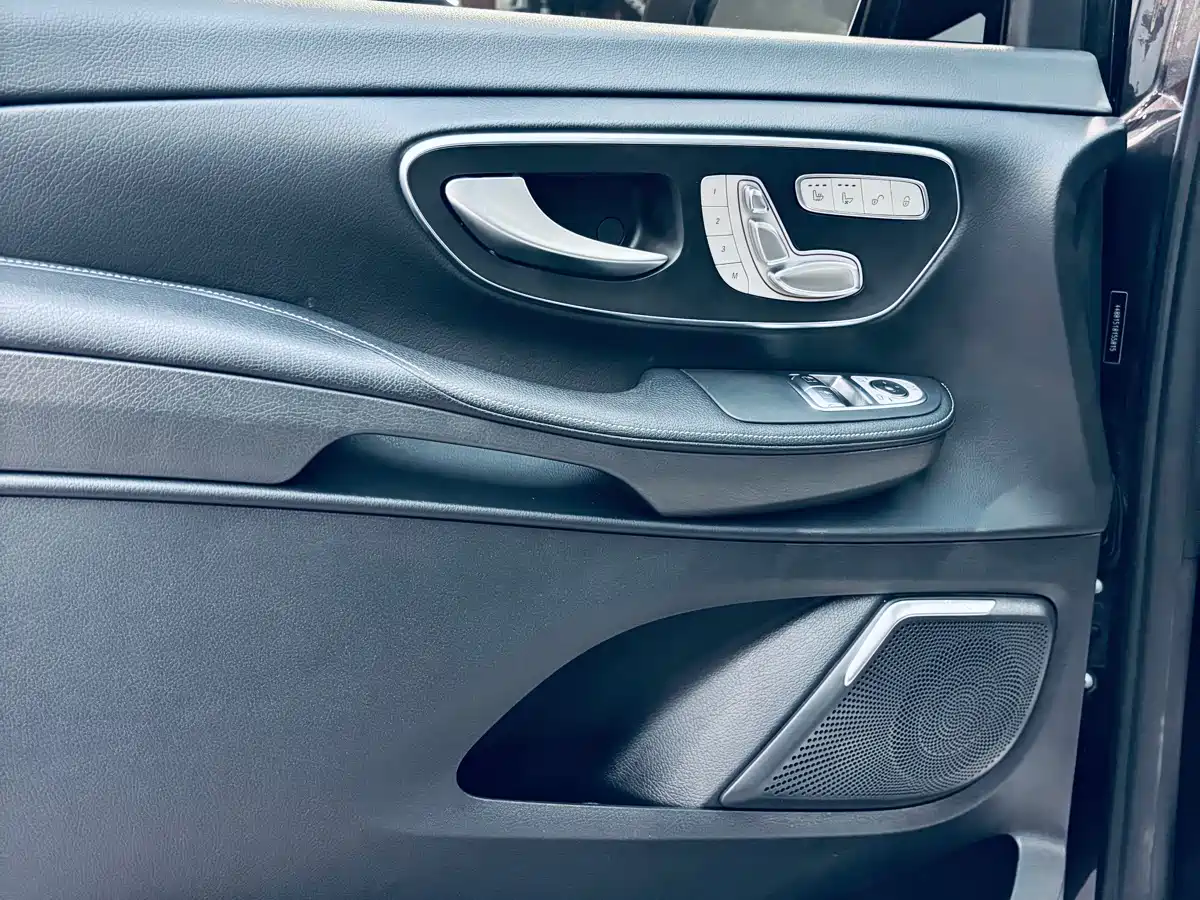 Mercedes-Benz V-Class 2022 V 260 L Long Wheelbase Prestige Edition фото 6