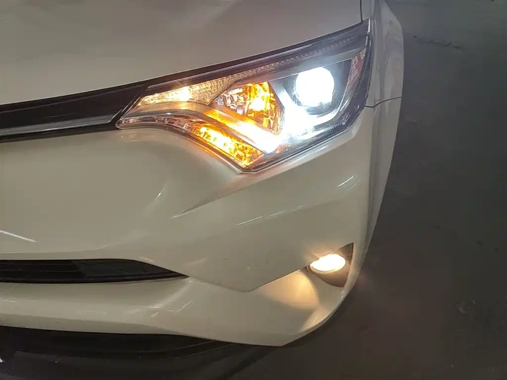Toyota RAV4 Rongfang 2016 2.0L CVT 2WD Trend (China V) фото 24