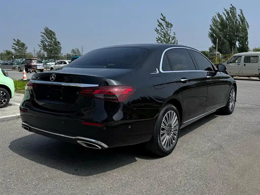 Mercedes-Benz E-Class 2023 E 300 L Fashion фото 4