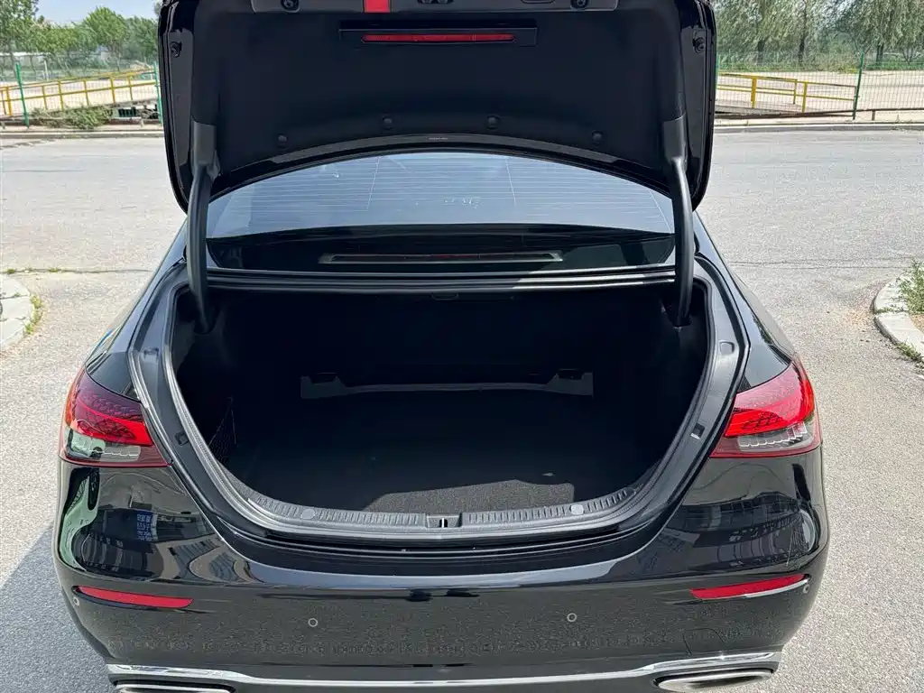 Mercedes-Benz E-Class 2023 E 300 L Fashion фото 8