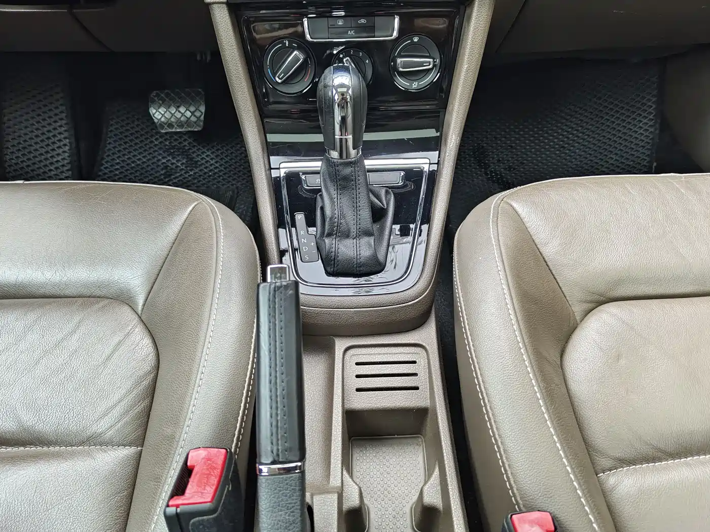 Volkswagen Bora 2013 1.4T Automatic Comfort фото 16