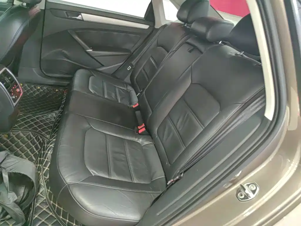 Фото 17 - Volkswagen Passat