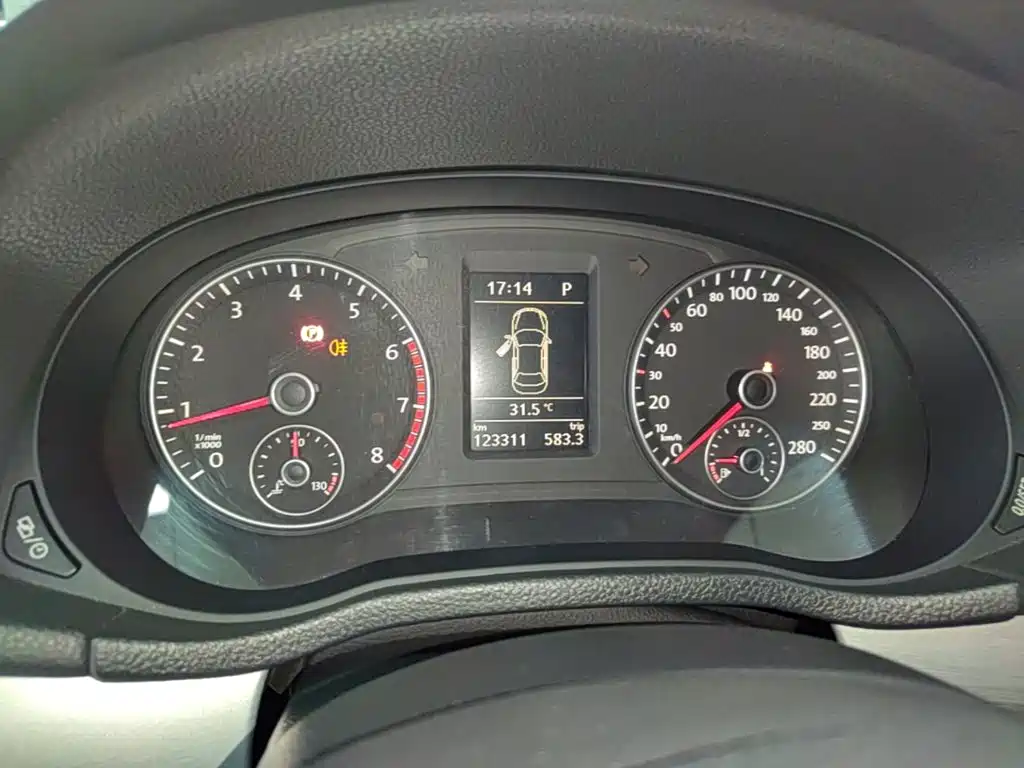 Фото 12 - Volkswagen Passat