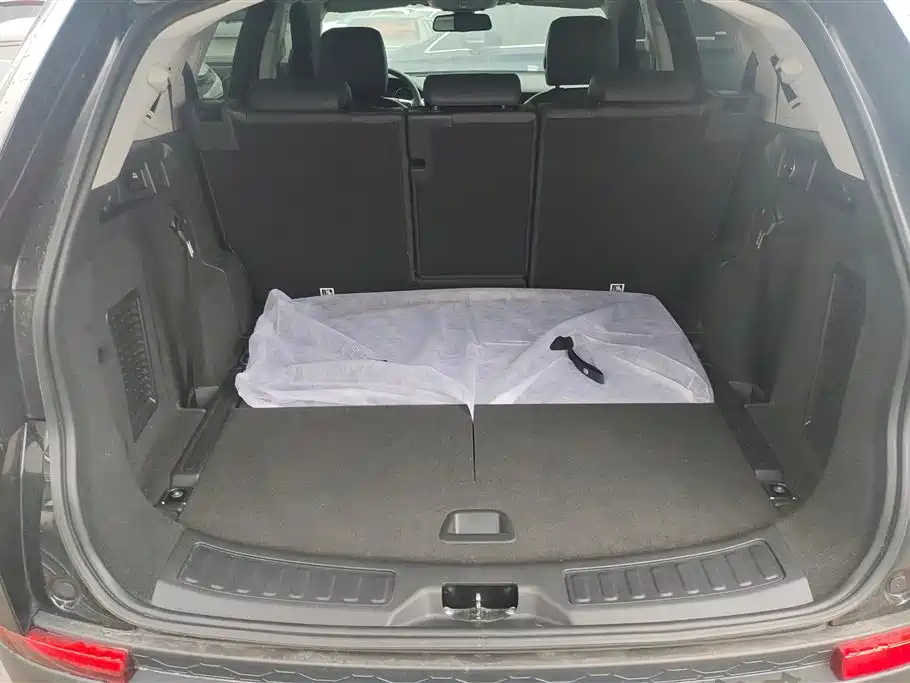 Land Rover Discovery Sport 2018 240PS SE Edition фото 4