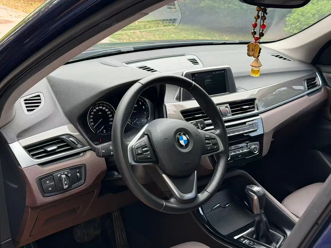 BMW X1 2018 sDrive18Li Premium Model фото 5