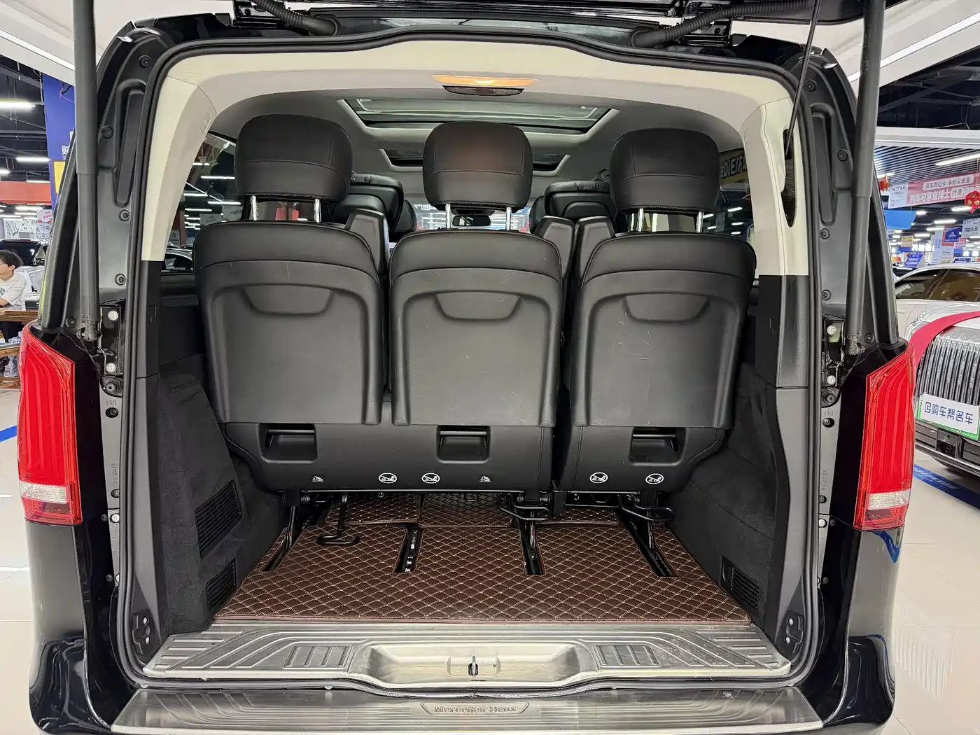 Mercedes-Benz V-Class 2018 V 260 Premium Edition China VI фото 20