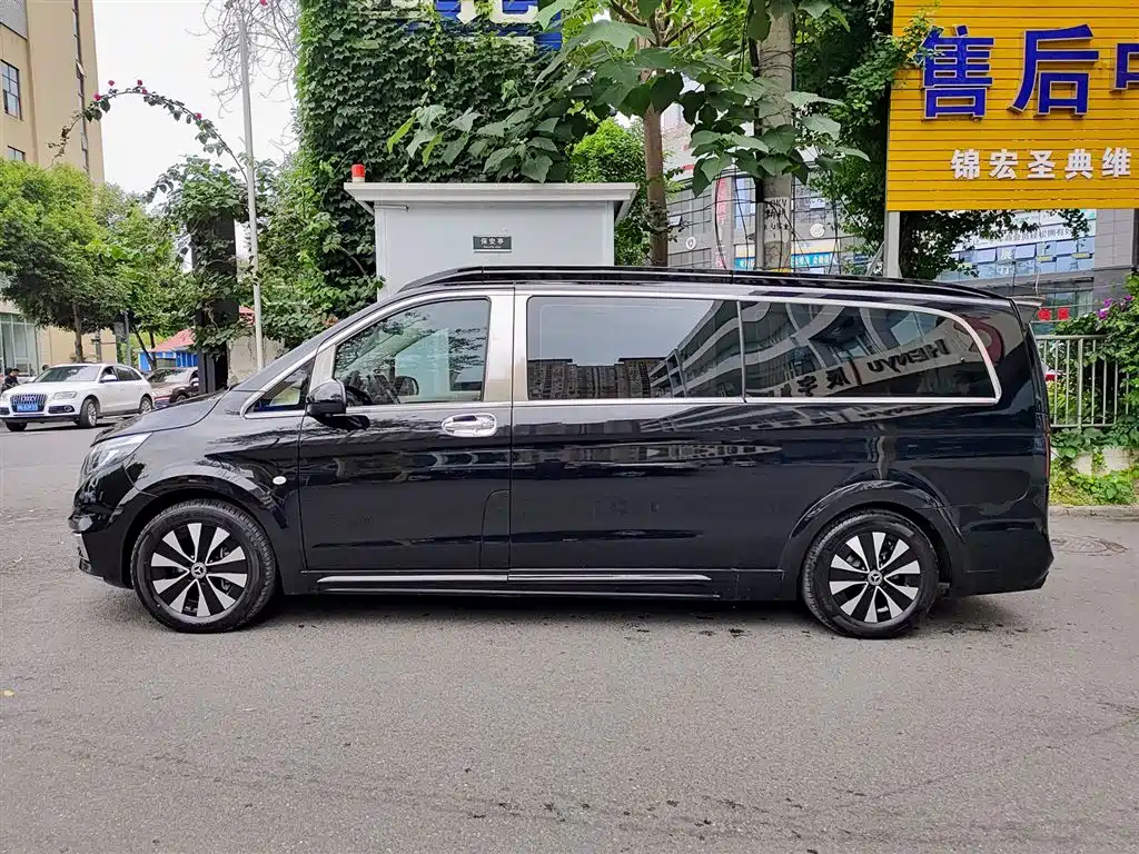 Mercedes-Benz Vito 2023 2.0T Elite 7-Seater фото 3