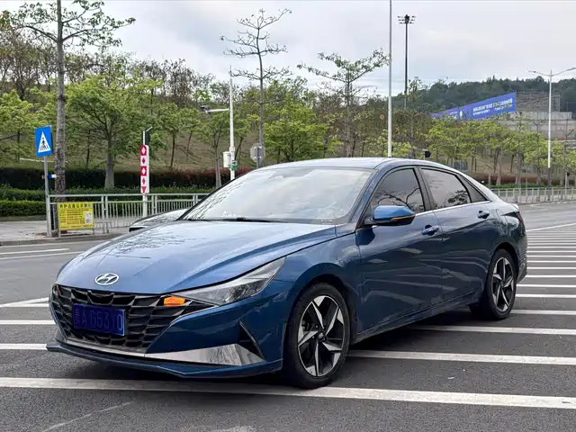 Hyundai Elantra 2021 1.5L CVT LUX Premium Edition