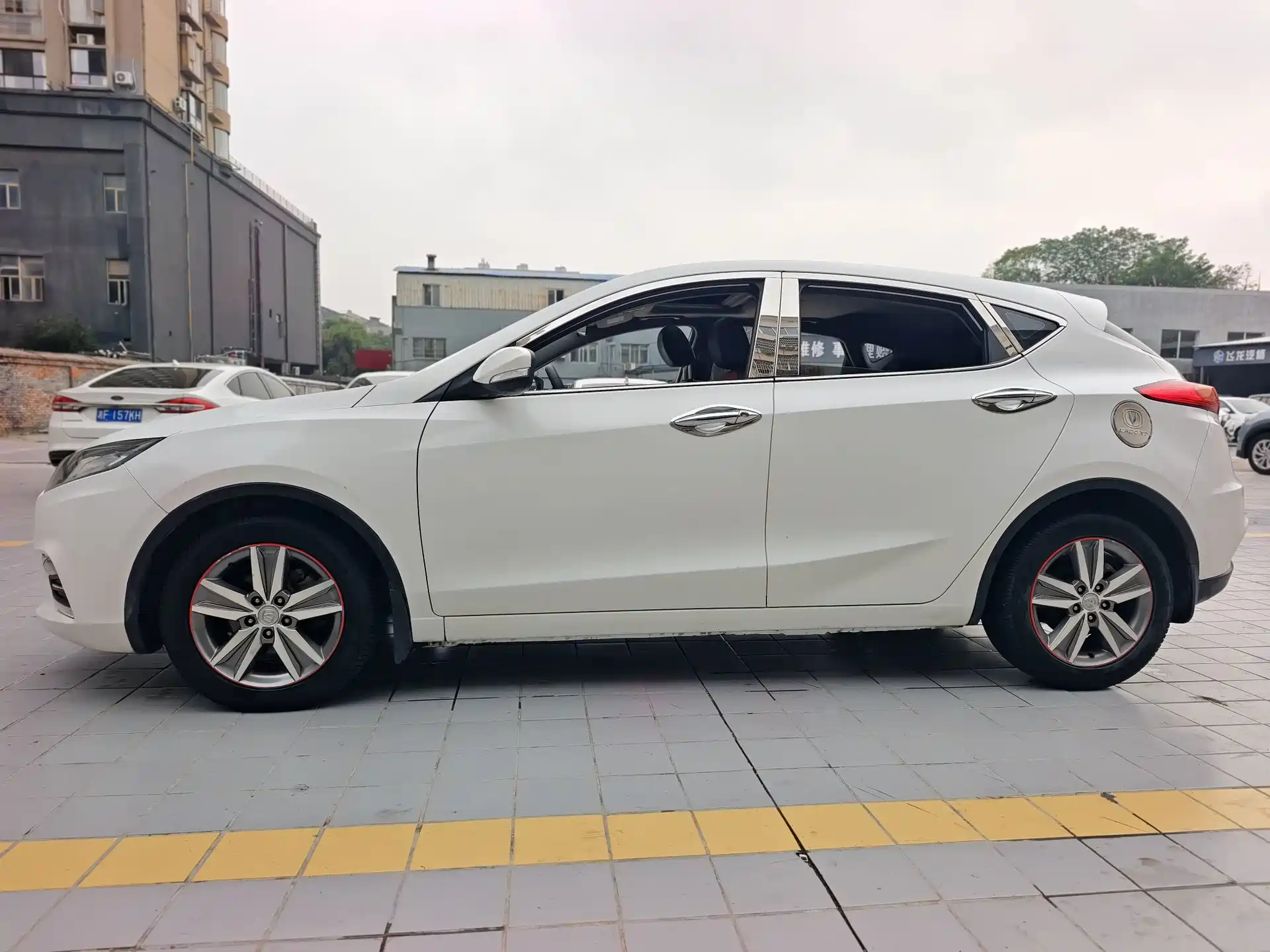 Photo 5 - Changan Eado XT