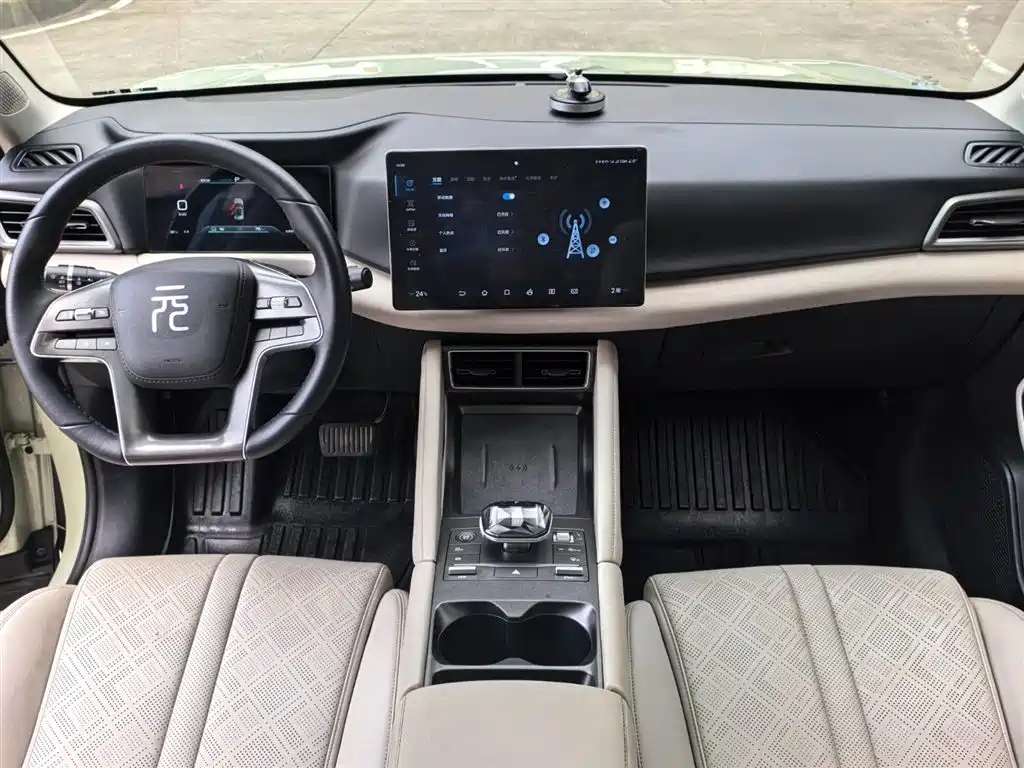 BYD Yuan UP 2024 401KM Surpass Edition фото 9