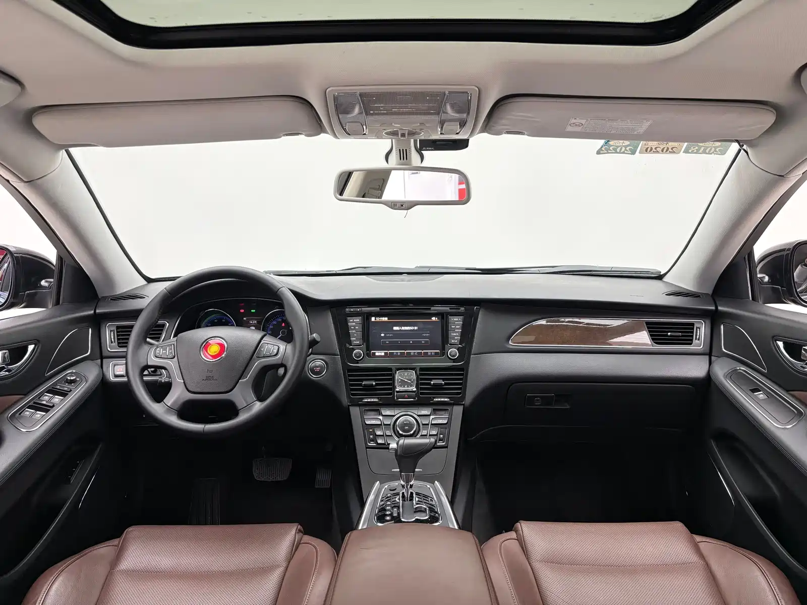 Фото 11 - Hongqi H7