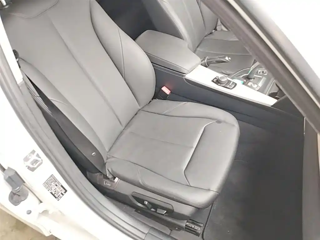 BMW 3 Series 2015 316i Progressive фото 20