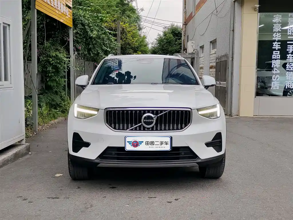 Фото 2 - Volvo XC40