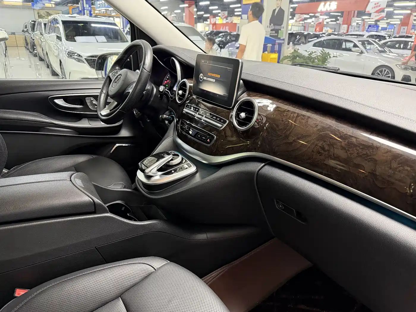 Mercedes-Benz V-Class 2018 V 260 Premium Edition China VI фото 21