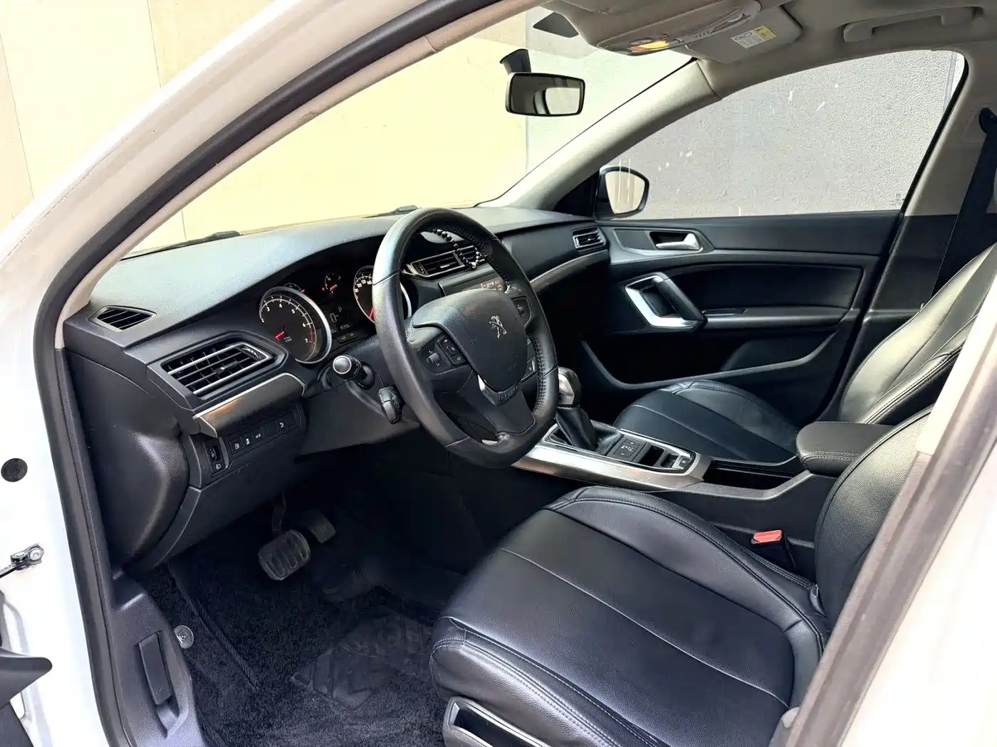 Peugeot 408 2016 1.6T Automatic Luxury Edition фото 5