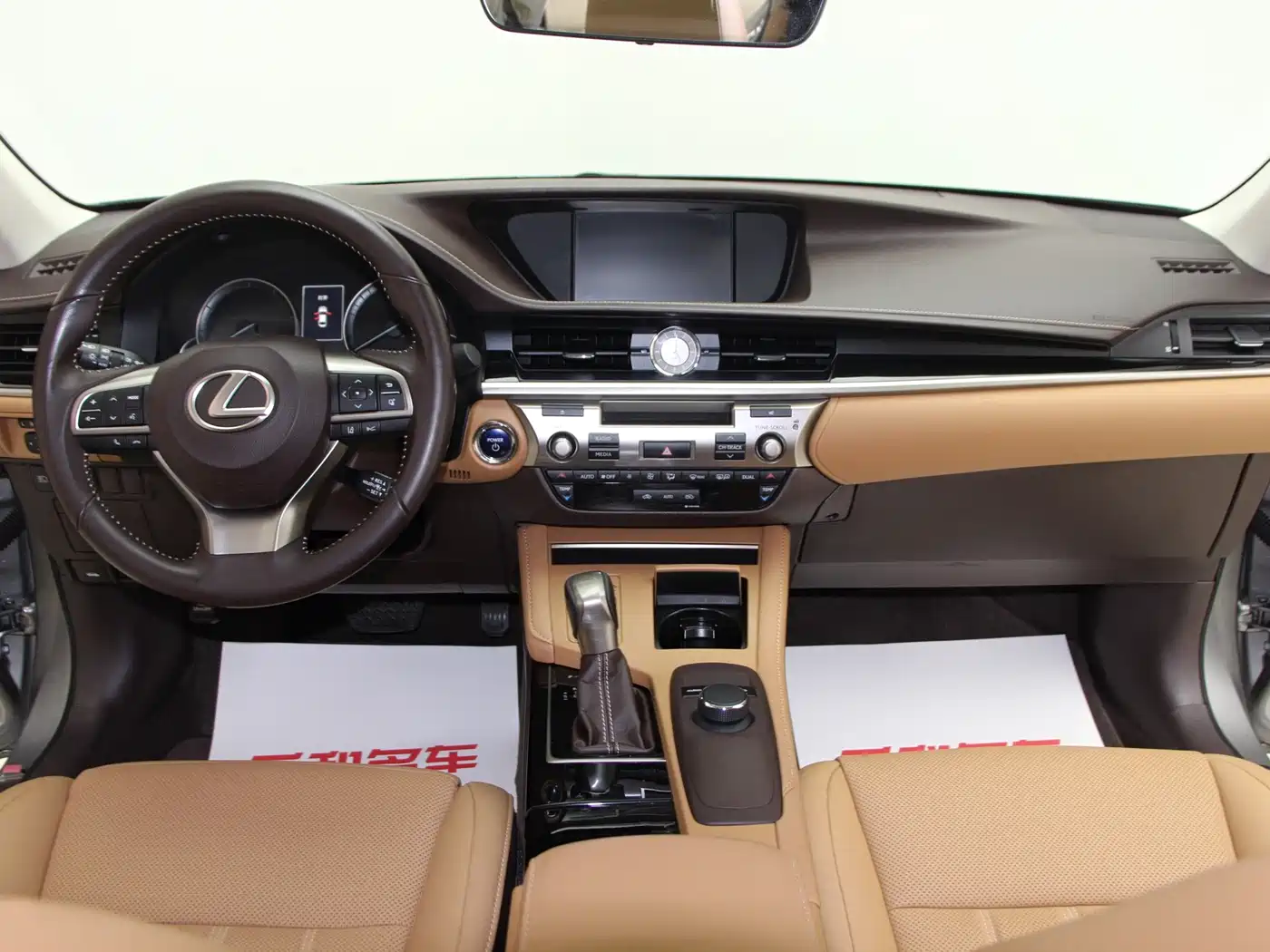 Lexus ES 2015 300h Comfort Edition фото 12