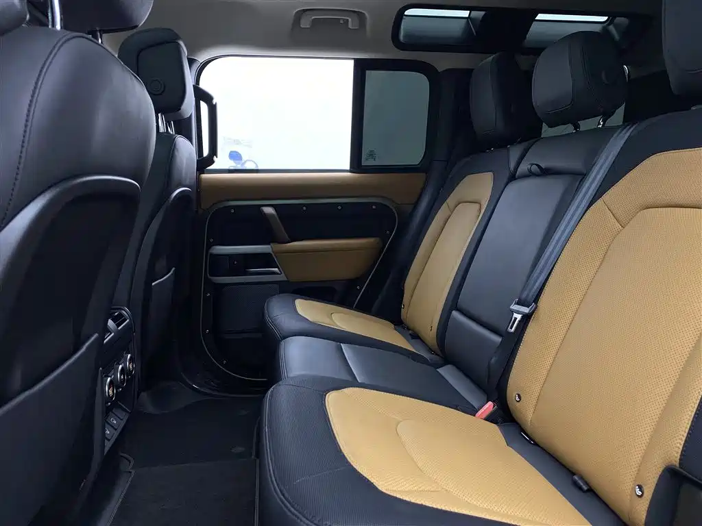Land Rover Defender 2023 Model 110 3.0T P400 X-DYNAMIC HSE фото 8
