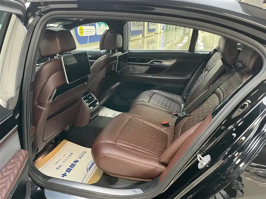 BMW 7 Series 2019 Facelift 740Li xDrive Executive M Sport Package фото 13