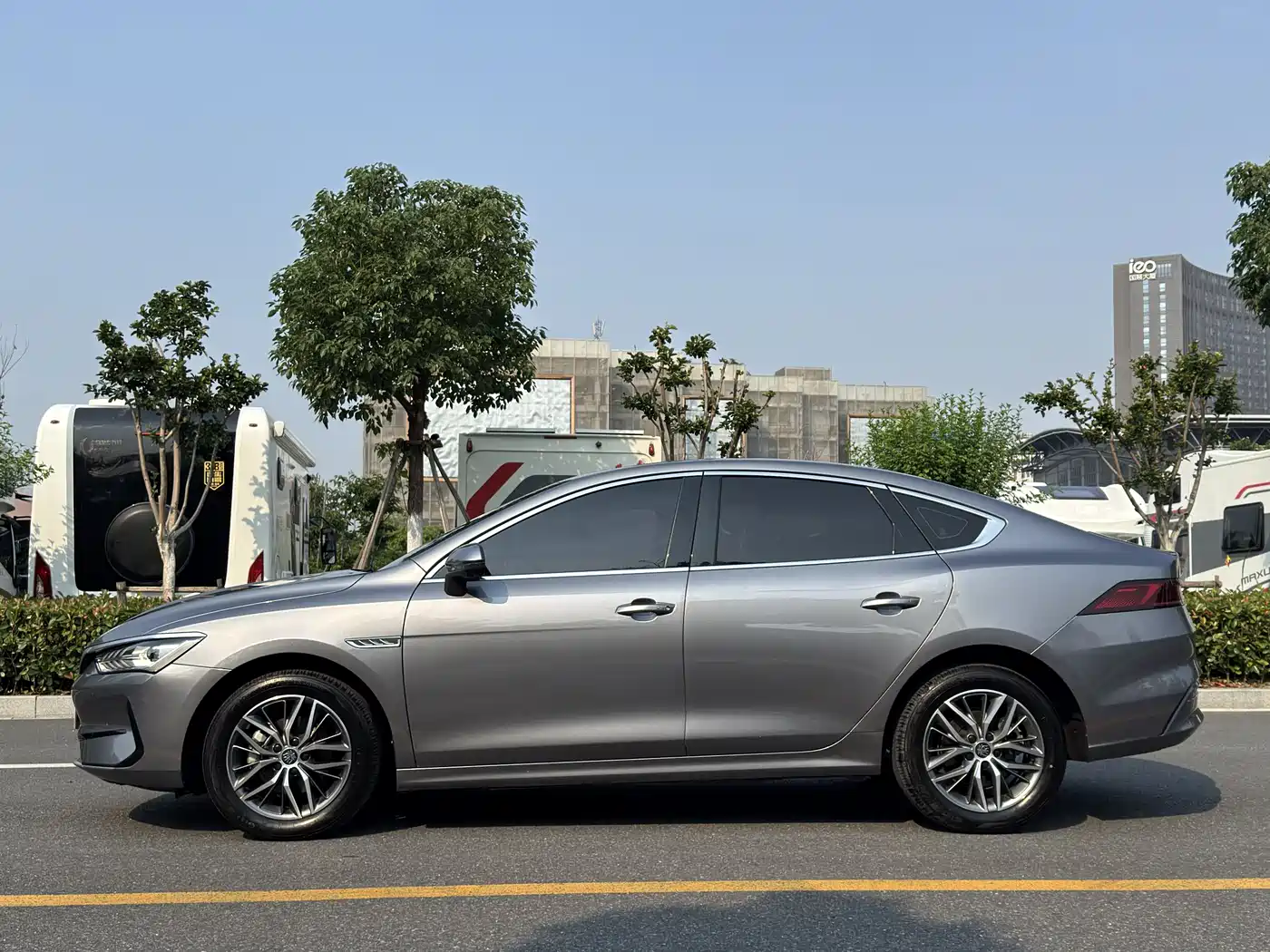 BYD Qin PLUS 2024 Glory Edition EV 420KM Surpass фото 4
