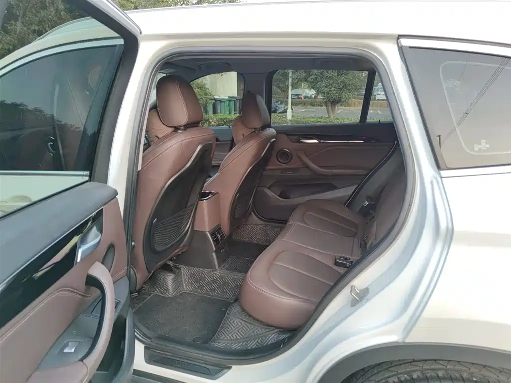 BMW X1 2022 sDrive25Li Leading фото 5