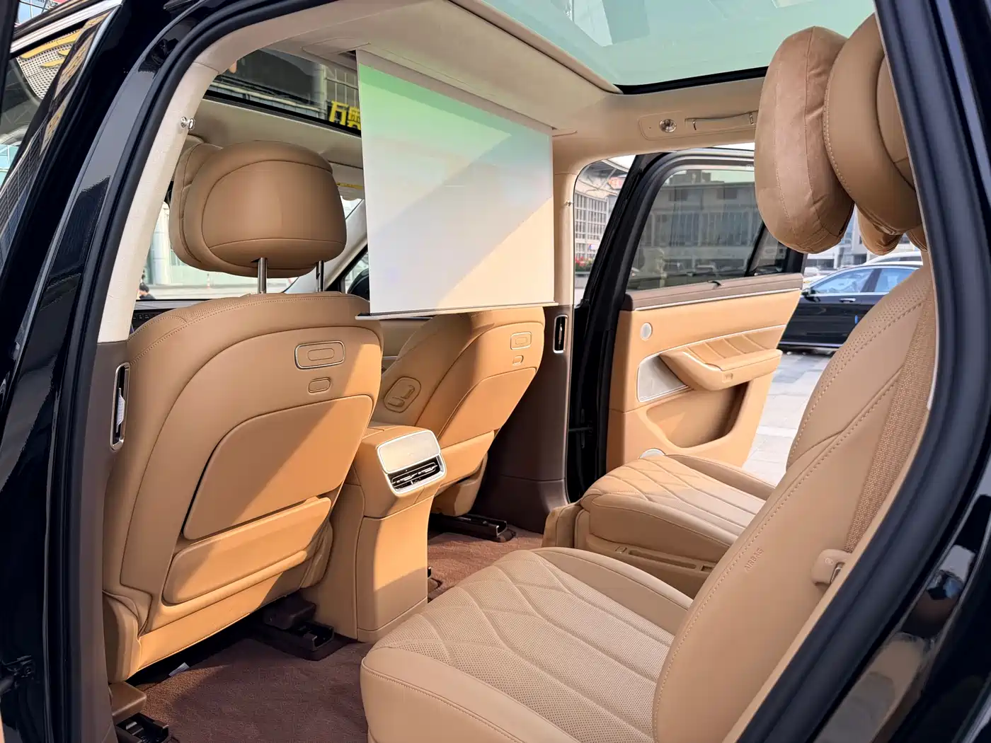 AITO Wenjie AITO M8 2025 Extended Range Ultra 53.4kWh 6-Seater фото 13