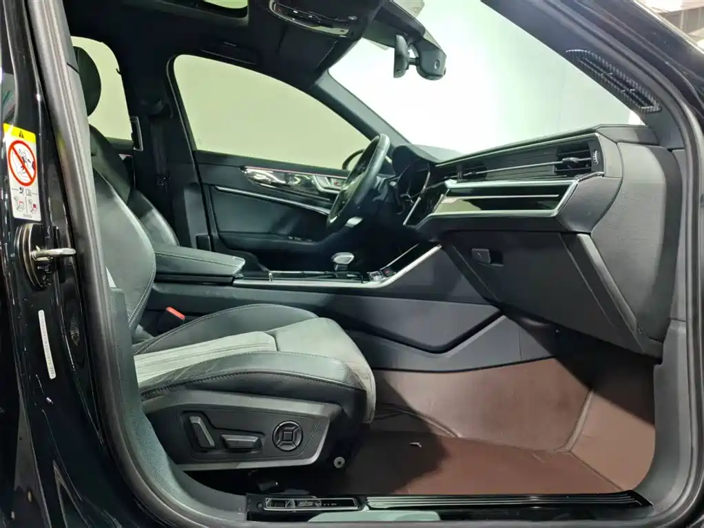 Audi A6L New Energy 2022 55 TFSI e quattro фото 7