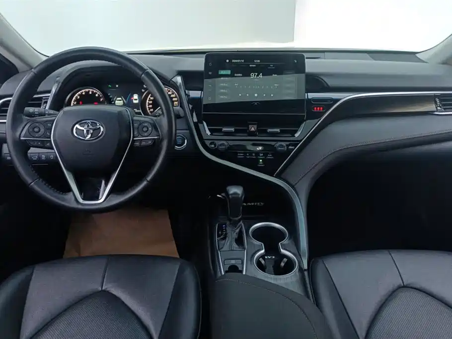 Toyota Camry 2023 2.0G Luxury Edition фото 12